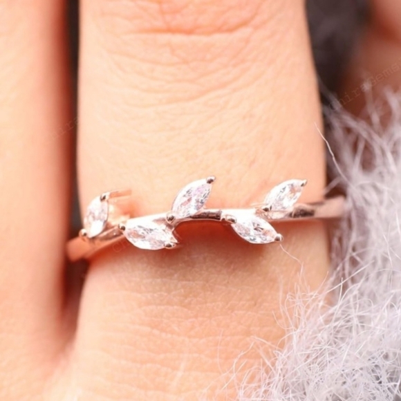 Marquise cut Moissanite wedding band vintage Delicate rose gold wedding ring Lea - Picture 6 of 7